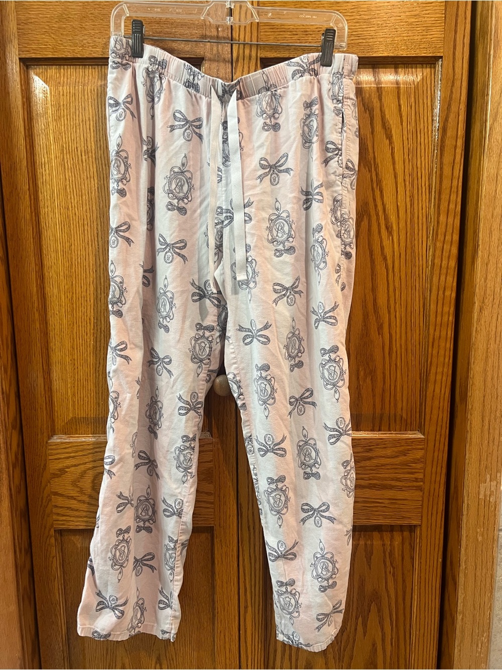 Victoria’s Secret Women’s Pajama Pants Pink Gray Bow Medallion Print Size M